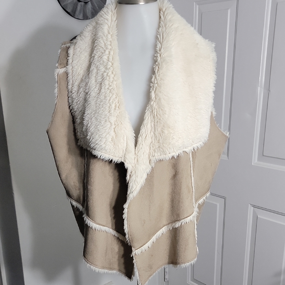 Olive & Oak Tan and Cream  Crop Vest with Plush Sherpa  Fur Lining and Collar